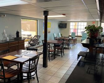 Days Inn & Suites by Wyndham Marshall - Marshall - Restaurante