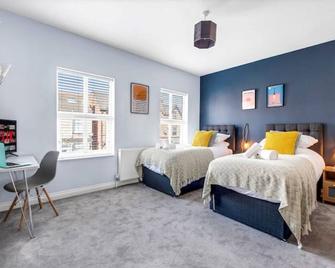 Redditch 4 Bed 2.5 Bath | From £21 Pp Per Night | 5 Star | Long Flexible Stay - Redditch - Bedroom