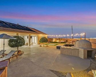 Luxury 5br Villa Pool Hot Tub Rv Friendly - Henderson