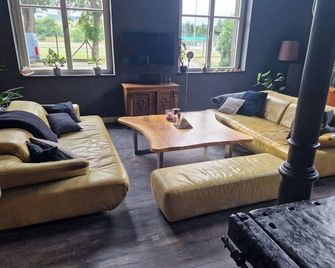 Wohnen wie im Schloss - Alter Bahnhof von Kruft - Kruft - Wohnzimmer