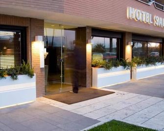 Hotel Salus - פסקארה - בניין