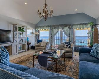 Southern Views - Southampton - Living room