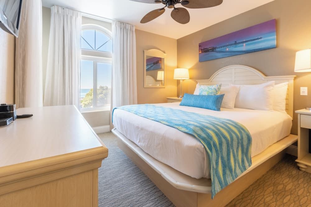 Comfortable Stay! Private Balcony, Free Parking Onsite! - Dana Point - Спальня
