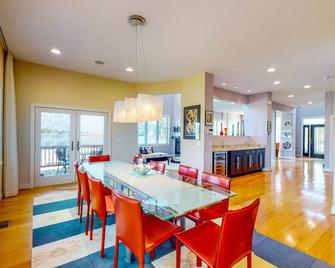 Sprawling Waterfront Home with views, Dock and In-Home Theatre - Grasonville - Dining room