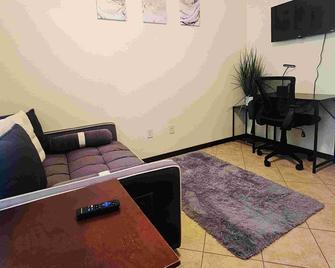 Apartment near University - Edinburg - Living room