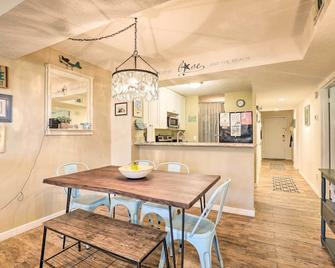 St Augustine Beach Condo with Patio and Pool Access! - Saint Augustine Beach - Dining room