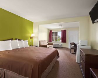Howard Johnson by Wyndham Grand Prairie Near Lone Star Park - גרנד פריירי - חדר שינה