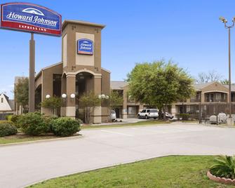 Howard Johnson by Wyndham Grand Prairie Near Lone Star Park - Grand Prairie - Bygning