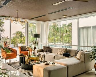 Dream - 4 Bhk Villa W/ Infinity Pool & Bathtub - Siolim - Lounge