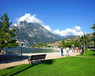 Appartamento Centro Storico Riva - Happy Rentals - Riva del Garda - Piscină