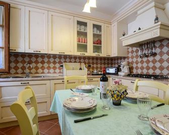 Nice Home In Terrinca With Wifi - Marina di Carrara - Comedor
