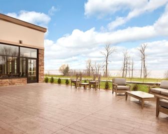 Country Inn & Suites by Radisson, Bemidji, MN - Bemidji - Terasa