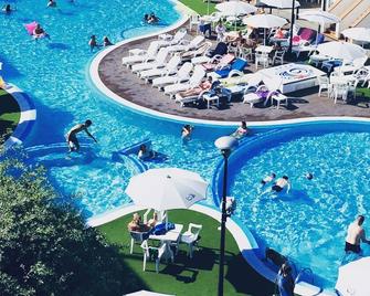Nicely Furnished Apartment with AC near Beach - Lido di Spina - Piscina