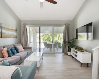 World Famous Seven Mile Beach 'Location, Cayman Islands' Welcome to Paradise. - George Town - Sala de estar
