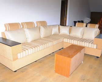 Sree Harshav Cottage, Kodamala - Coonoor - Sala de estar