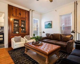 Gem Of Jeffersonville - Jeffersonville - Living room