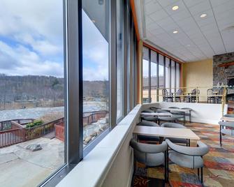 Chateau Resort & Conference Center - Tannersville - Parveke