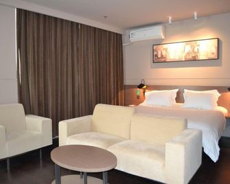 Jinjiang Inn Select Qingdao Henan Road Railway Station - Qingdao - Bedroom