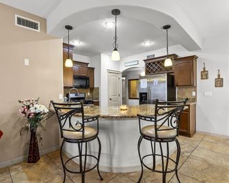 Serenity Awaits 3br-2ba Tierra Del Este - El Paso - Kitchen