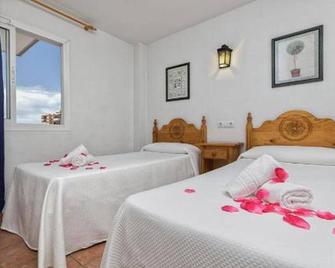 Apartamentos Embajador - Fuengirola - Bedroom