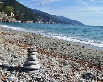 Santuario Ns Soviore Cinque Terre - Monterosso al Mare - Beach