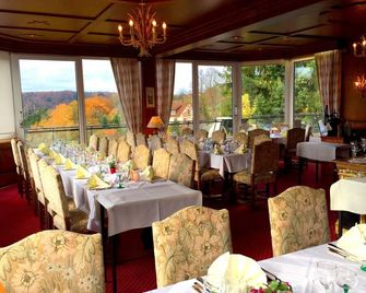Logis Hôtel-Restaurant Aux Trois Roses - La Petite-Pierre