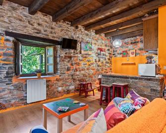 Loureiro - A Veiga de Logares - Living room