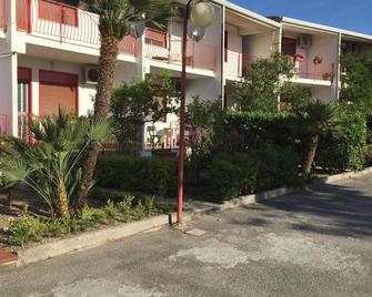 B&B Xenia - Patti - Edificio