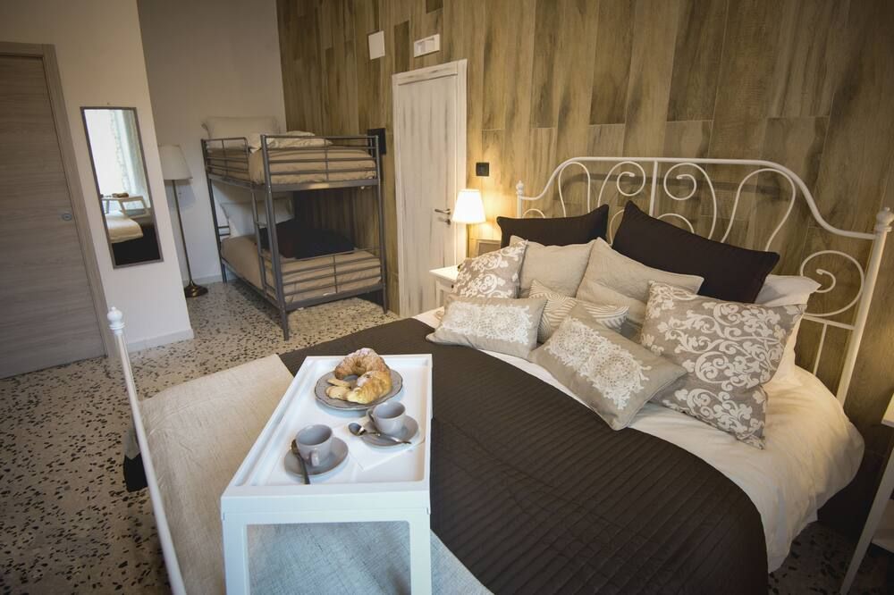 Elegant B&B - Il Vicolo storico - Salerno - Camera da letto
