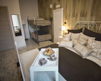 Elegant B&B - Il Vicolo storico - Salerno - Camera da letto