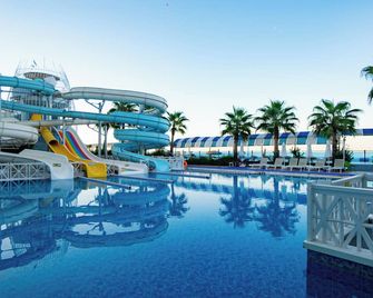 Orange County Resort Hotel Alanya - אוקורצ'אלאר - בריכה