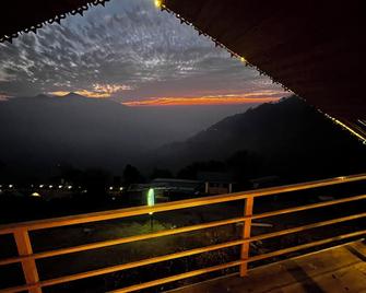 The Nirvana Stays - Nainital - Ban công