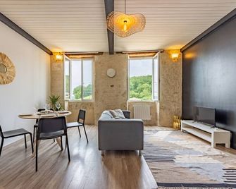 L'élégant T3 coeur du village parking facile - Montaigu-de-Quercy - Sala de estar