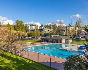 Downtown Kirkland Large Boutique One Bed - Kirkland - Pool