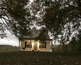 Twin Maple Cottage, a country cottage get away near Blacksburg - 3BR 1Bath - Dublin - Gebouw