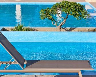 Mrs Chryssana Beach Hotel - Platanias - Piscina