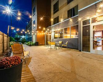 Fairfield Inn & Suites by Marriott Rochester Mayo Clinic Area/Saint Marys - Rochester - Patio