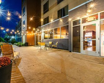 Fairfield Inn & Suites by Marriott Rochester Mayo Clinic Area/Saint Marys - Rochester - Patio
