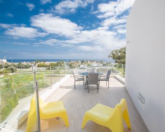 Villa Po490b, Modern 5bdr Protaras Villa With Pool, Close to the Beaches - Protaras - Parveke