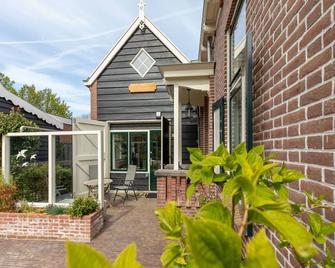 Wonderful private villa for 5 people with WIFI, A/C, hot tub, TV and patio - Veere