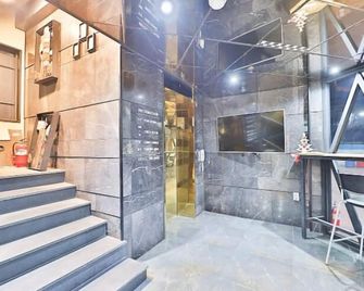 2 Heaven Hotel - Busan - Stairs