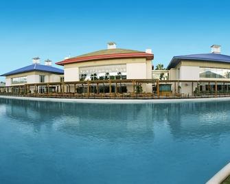 冒險港卡里蔔酒店 - 包門票主題樂園 - 沙洛 - 薩洛 - 游泳池