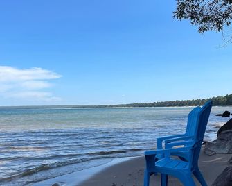 Lake Superior Waterfront Home with Wood Fired Sauna and Igloo - Au Train - Beach