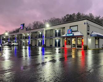Motel 6 Kingston - Kingston - Building