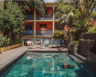 Casona de La Isla 酒店 - 弗羅若斯 - 弗洛雷斯 - 游泳池