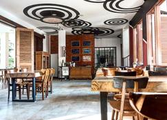 Bellecrown Rooms - Malang - Restaurante