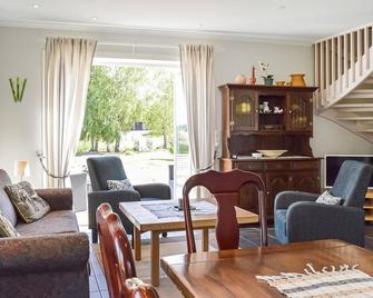 3 bedroom gorgeous home in Strängnäs - Strängnäs - Living room