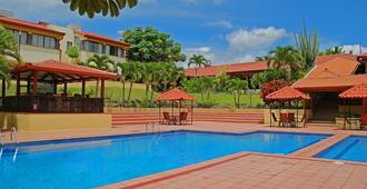 Country Inn & Suites by Radisson San Jose Aero - San Antonio - Bể bơi