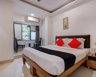 Capital O 77295 Hotel Bansidhar Bhuvan - Mumbai - Bedroom