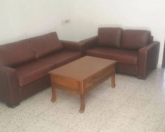 Al Yakhour Hostel - Haifa - Phòng khách